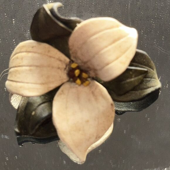 Vintage Floral Leather Brooch in Cream and Green - Picture 2 of 4